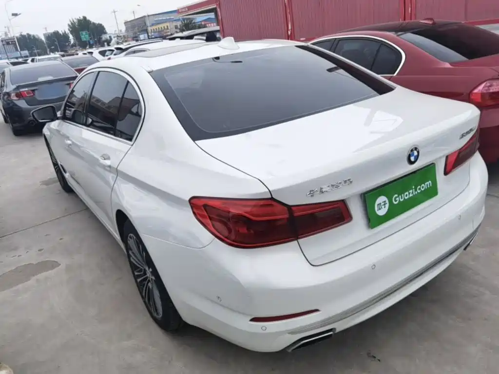BMW 5 Series 2019 — фото 23