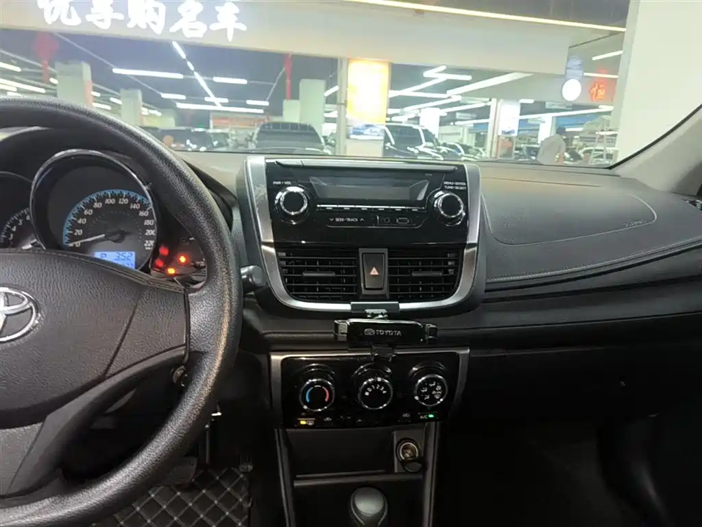 Toyota Yaris L 2019 — фото 13