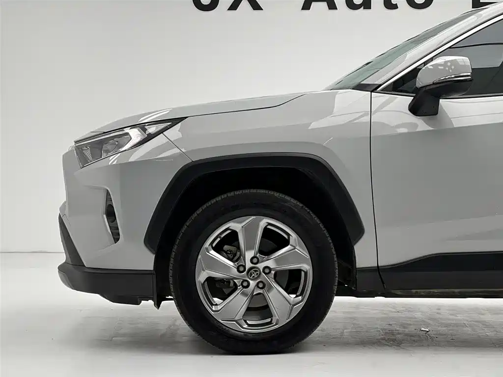 Toyota RAV4 2022 — фото 11