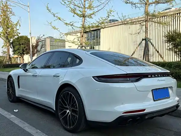 Porsche Panamera 2023