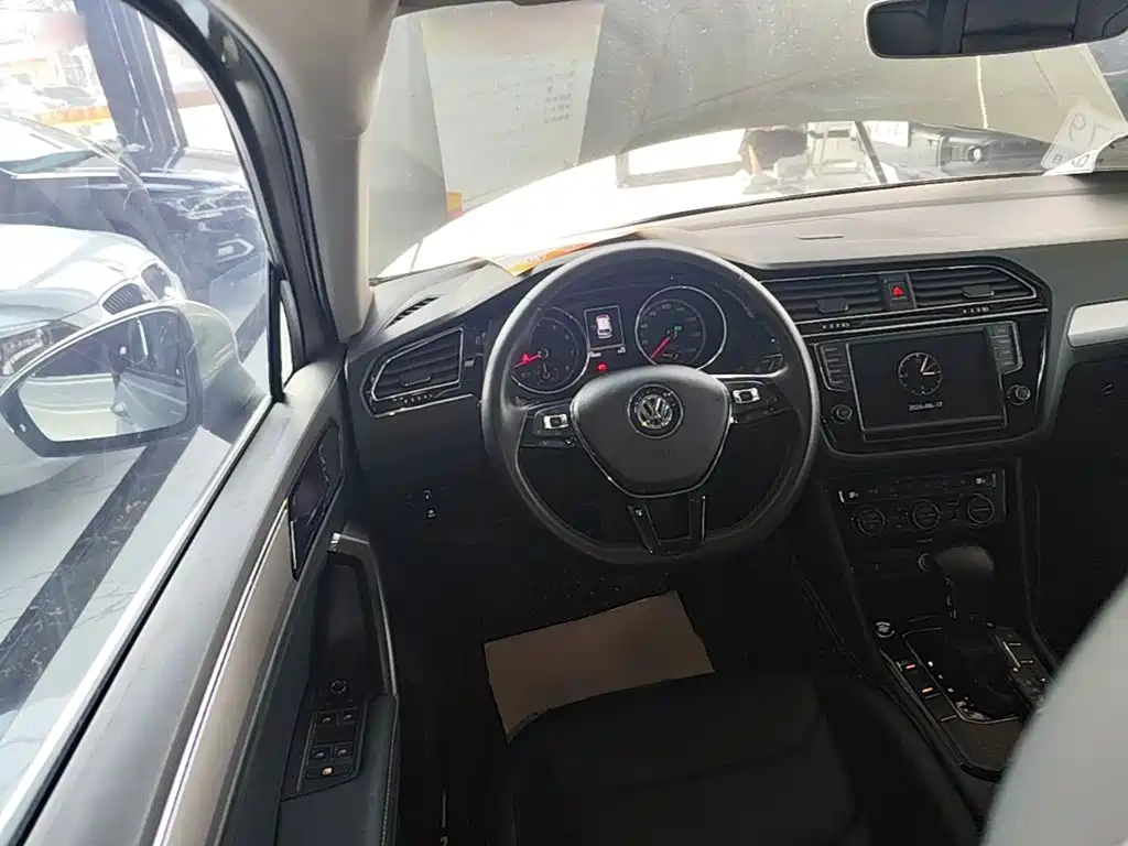 Volkswagen Tiguan L 2017 — фото 11