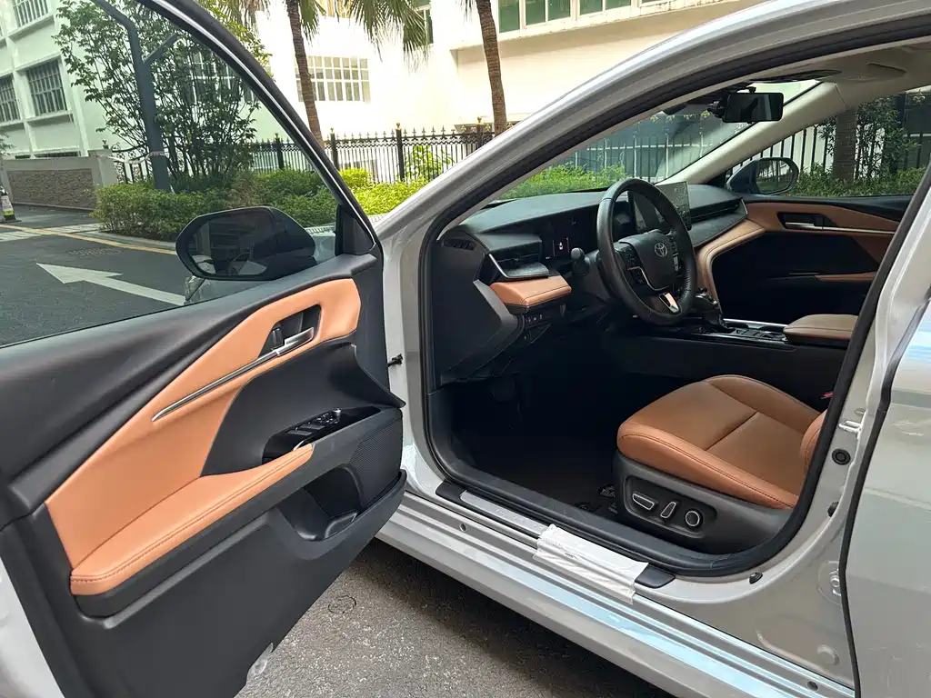Toyota Camry 2024 — фото 11