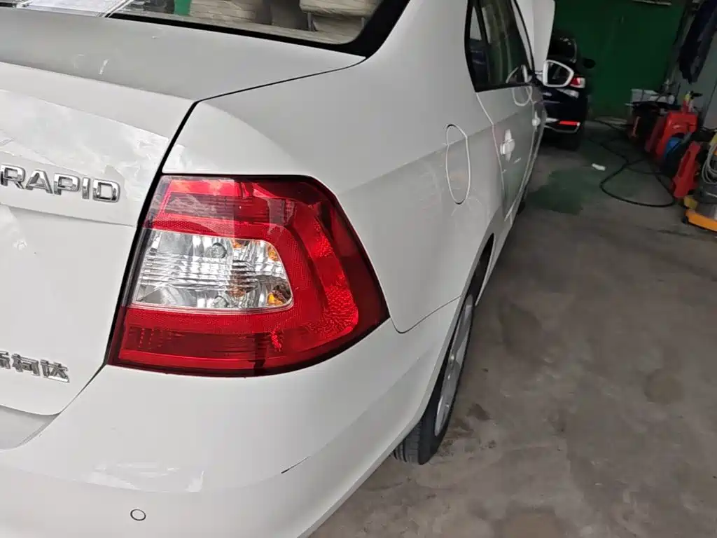 Skoda Rapid 2016 — фото 19
