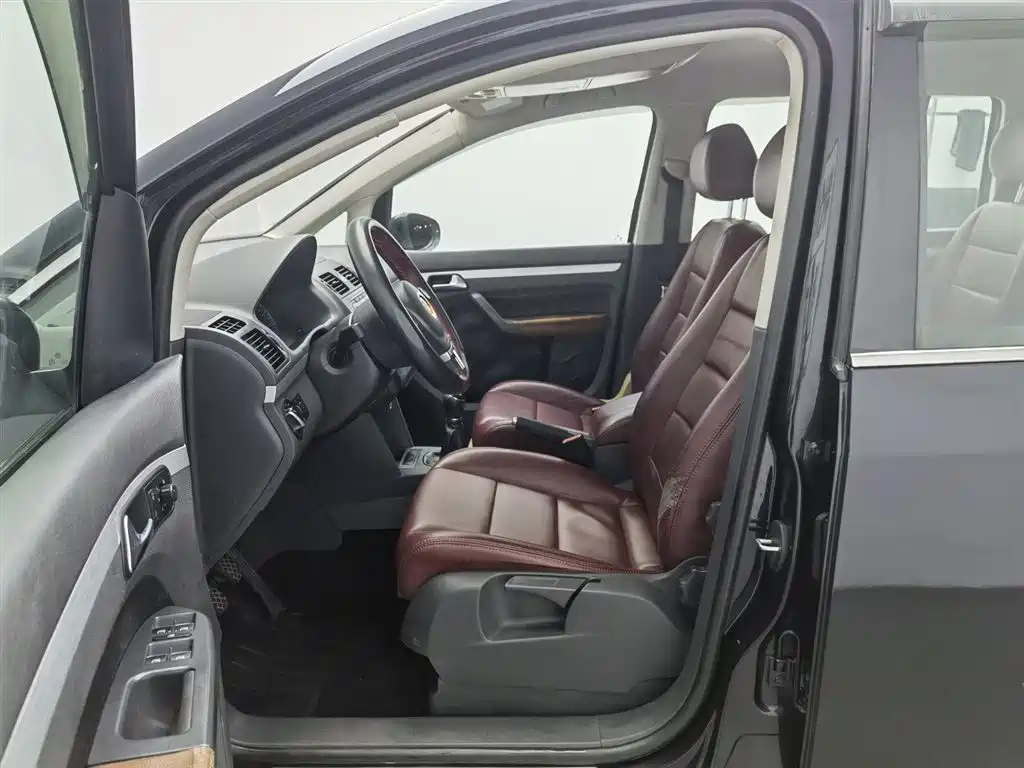 Volkswagen Touran 2015 — фото 10