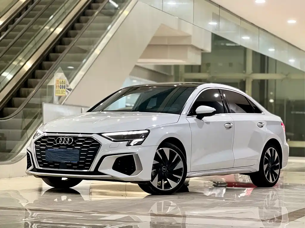Audi A3 2024 — фото 1