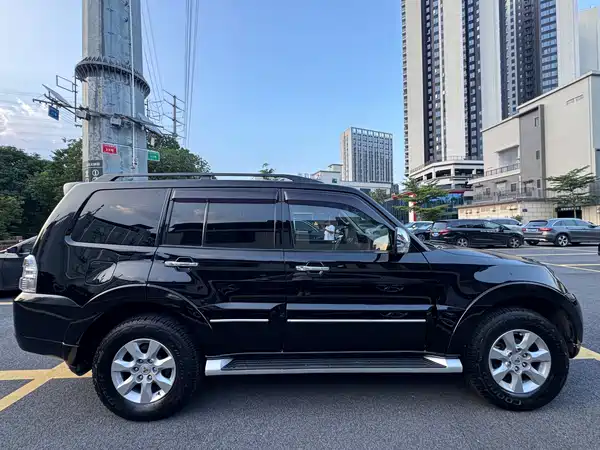 Mitsubishi Pajero 2017