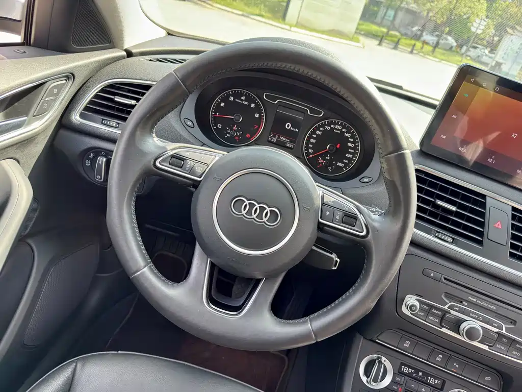 Audi Q3 2015 — фото 12