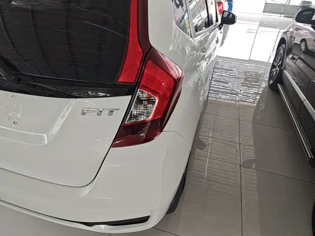 Honda Fit 2018 — фото 8
