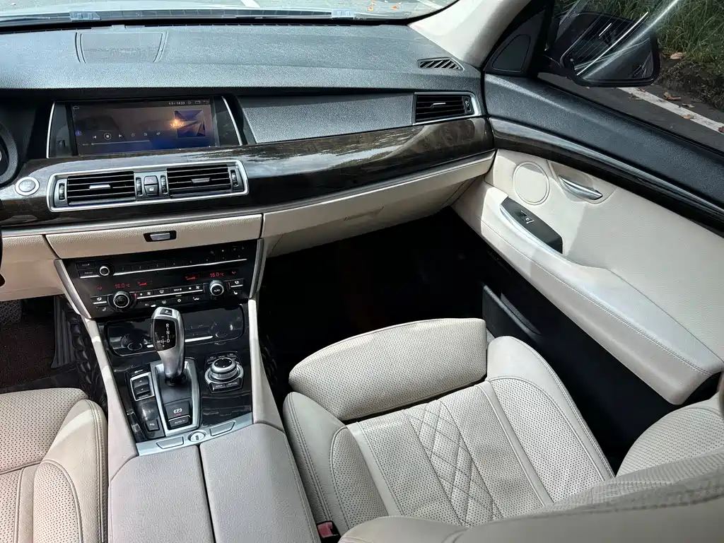BMW 5 Series GT 2010 — фото 7