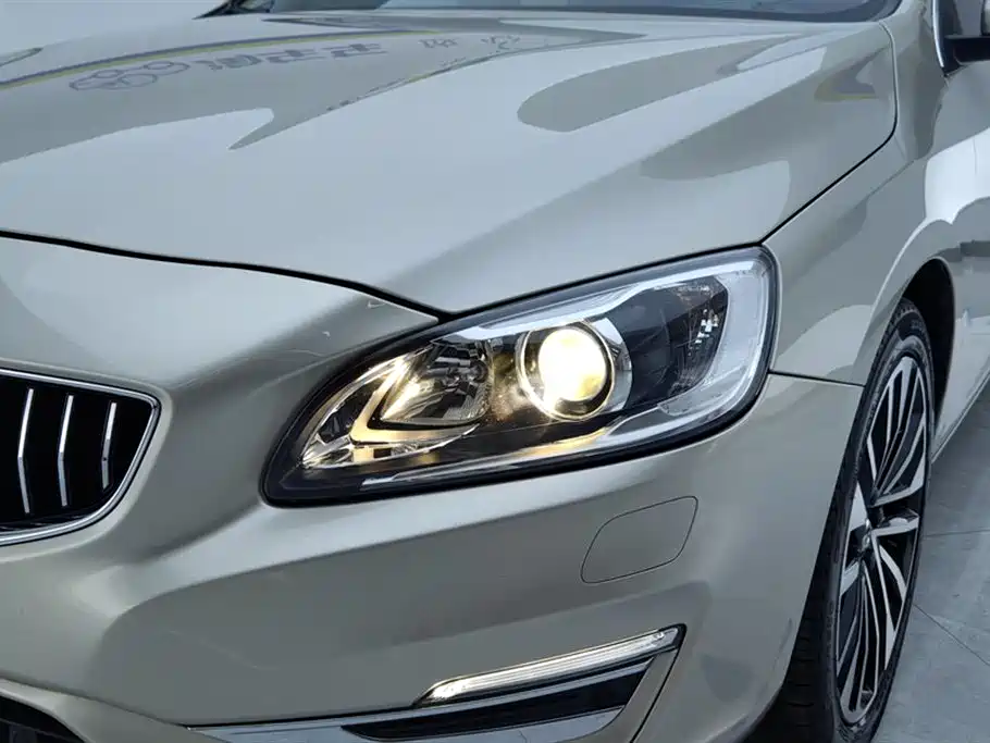 Volvo S60 2018 — фото 5