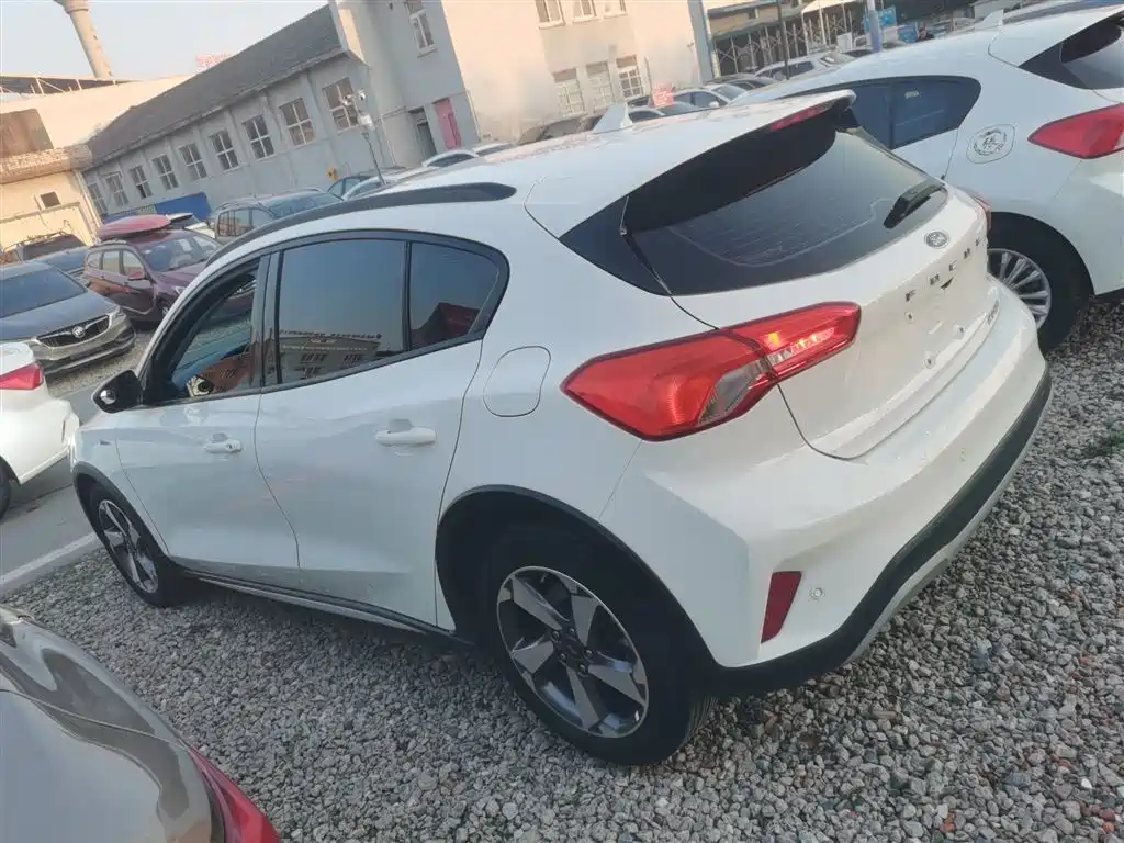 Ford Focus Active 2020 — фото 21