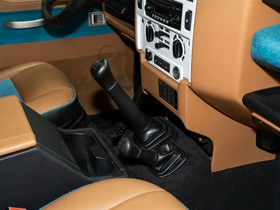 Land Rover Defender 2010 — фото 15