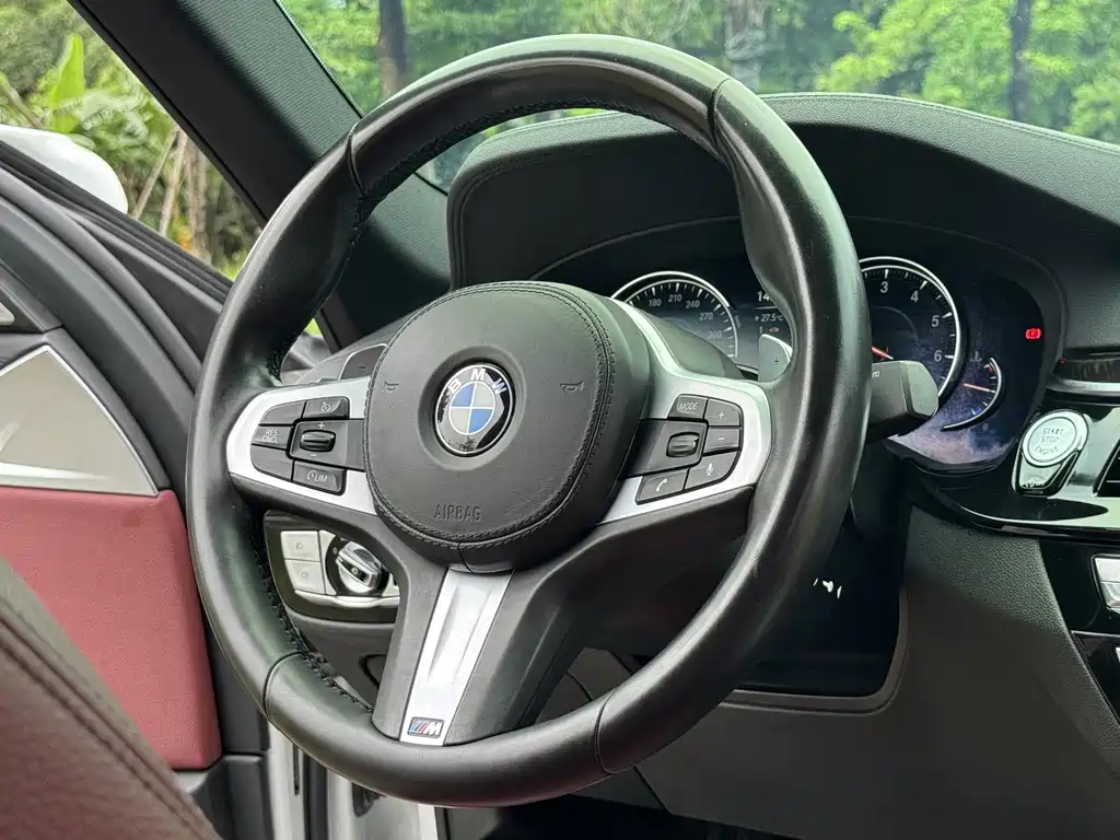 BMW 5 Series 2018 — фото 19