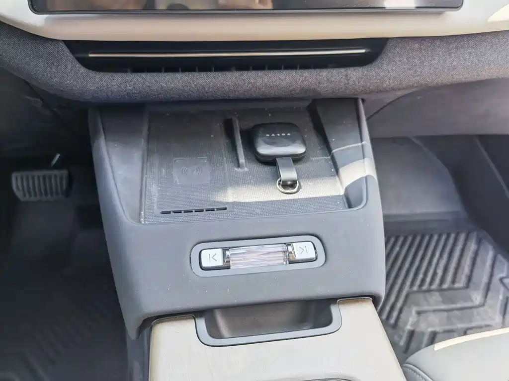Volvo XC70 Plug-In Hybrid 2025 — фото 16