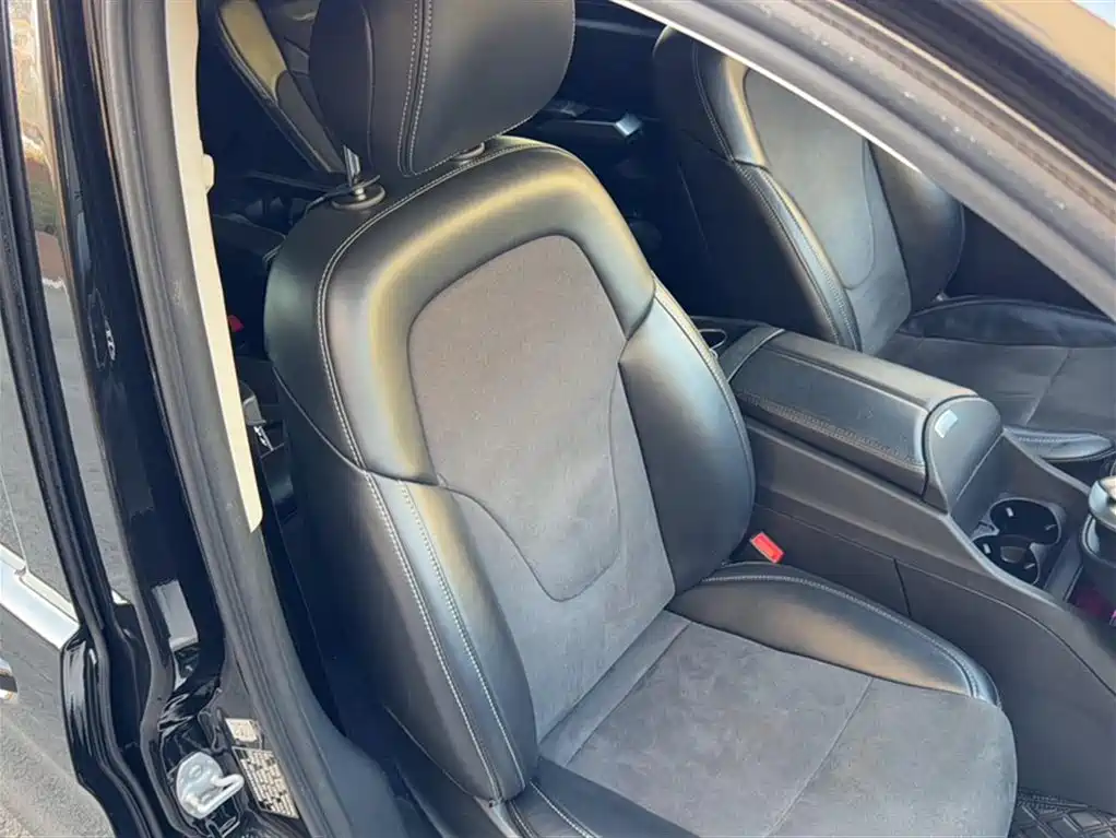 Mercedes-Benz V-Class 2020 — фото 17