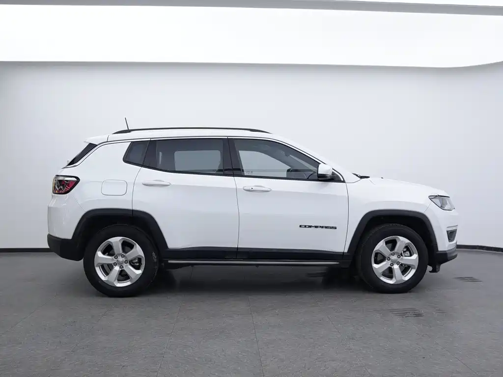 Jeep Compass 2021 — фото 18