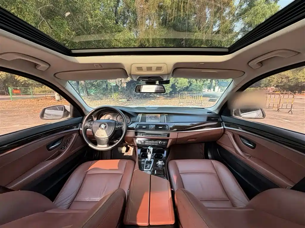 BMW 5 Series 2015 — фото 14