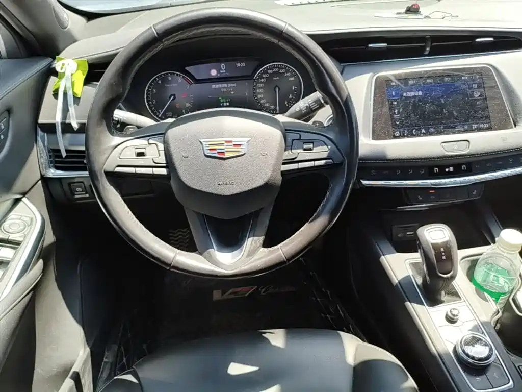 Cadillac XT4 2019 — фото 11