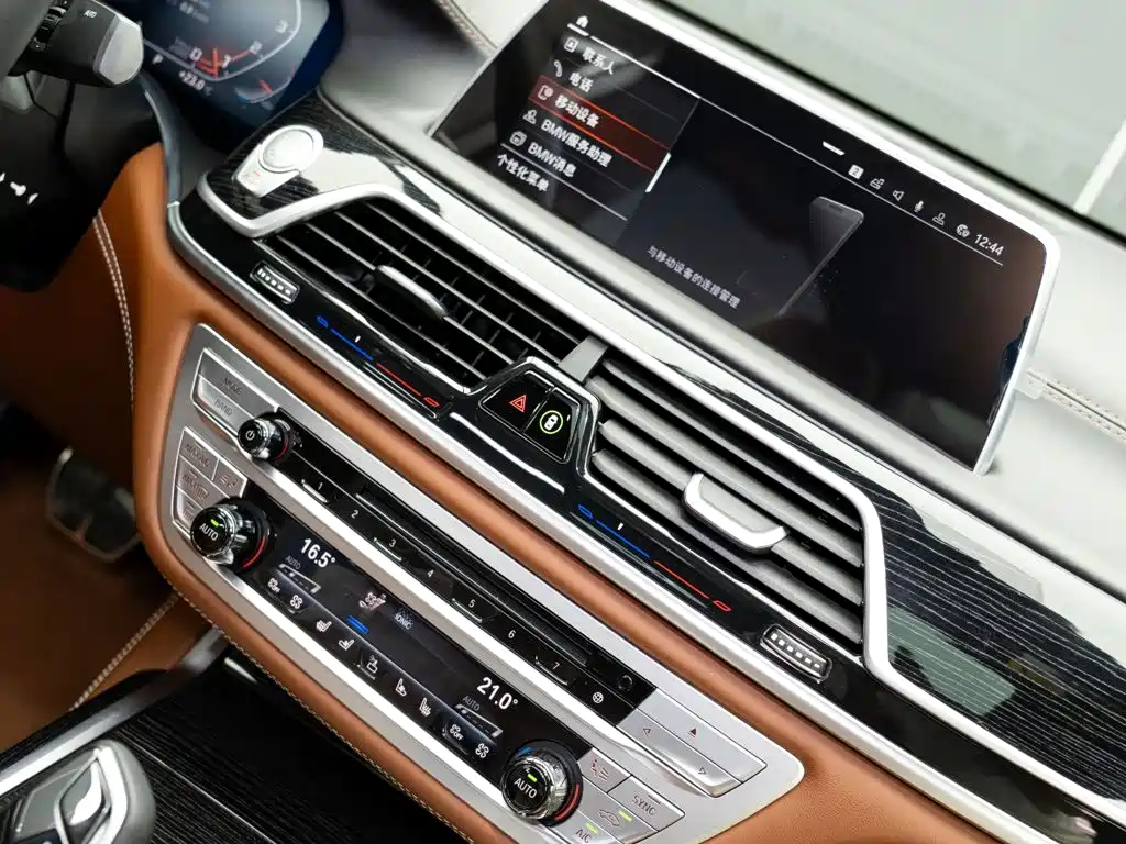 BMW 7 Series 2019 — фото 21