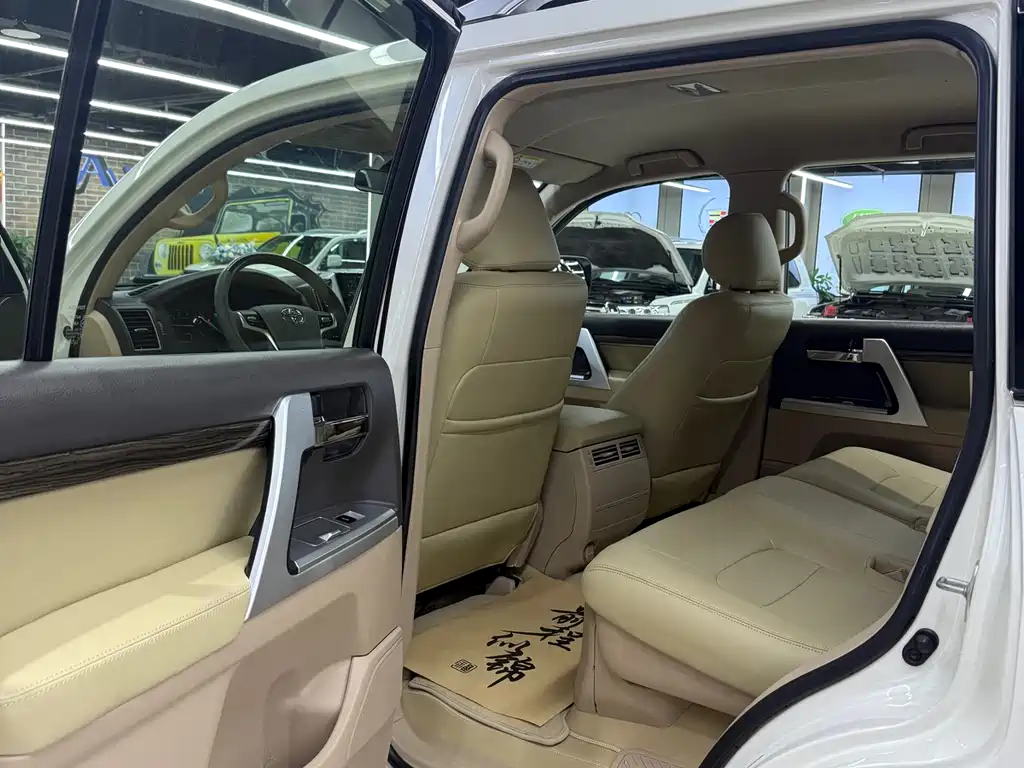 Toyota Land Cruiser 2015 — фото 10
