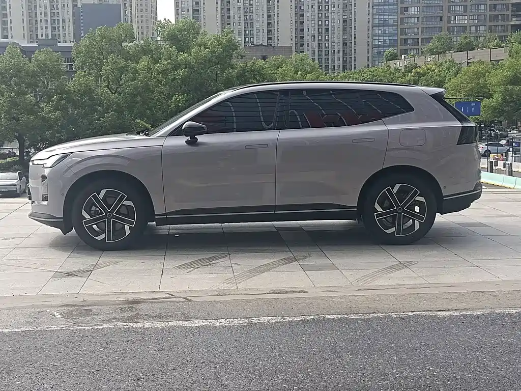 Volvo XC70 Plug-In Hybrid 2025 — фото 5
