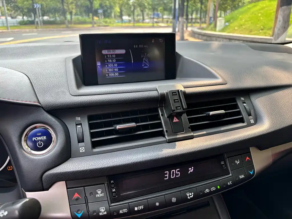 Lexus CT 2018 — фото 15