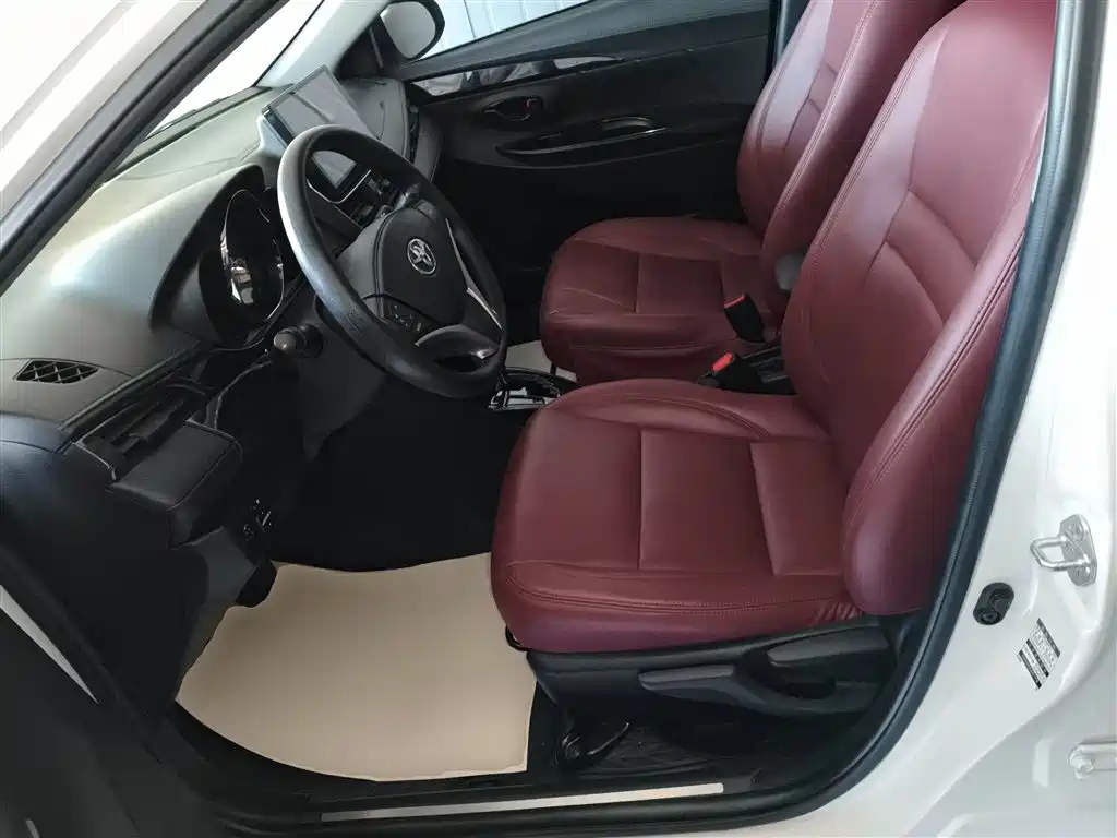 Toyota Yaris L 2022 — фото 15