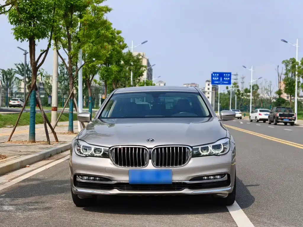 BMW 7 Series 2018 — фото 2