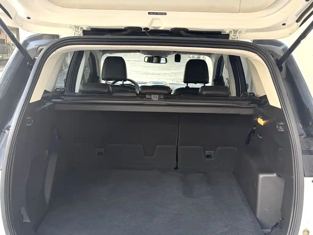 Ford Kuga 2016 — фото 11