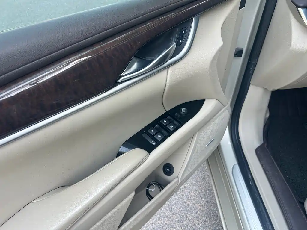 Cadillac XTS 2013 — фото 12