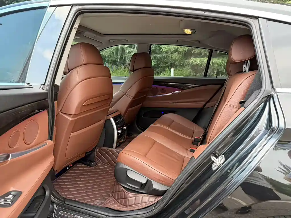 BMW 5 Series GT 2012 — фото 12