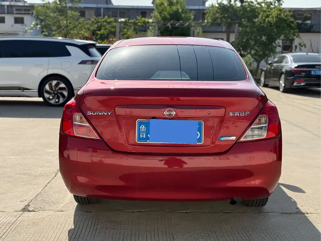Nissan Sunny 2011 — фото 6