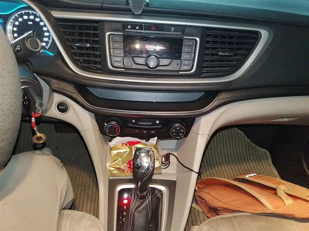 Buick Excelle 2015 — фото 6