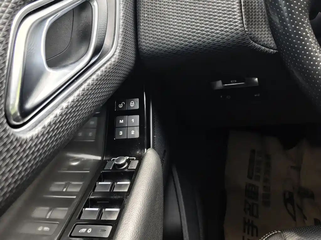 Land Rover Velar 2018 — фото 15