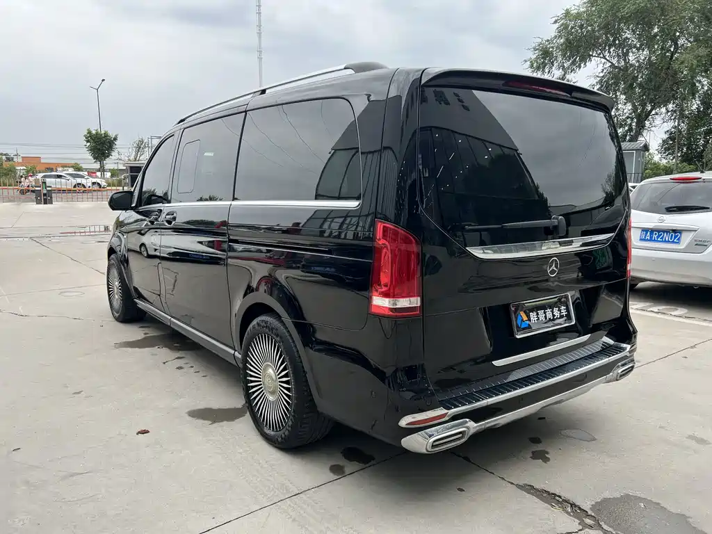 Mercedes-Benz V-Class 2023 — фото 15