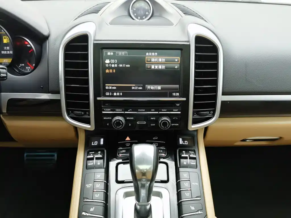 Porsche Cayenne 2015 — фото 12