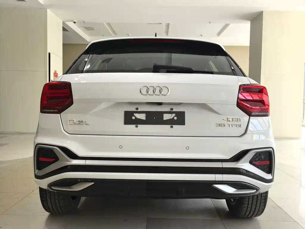 Audi Q2L 2023 — фото 3
