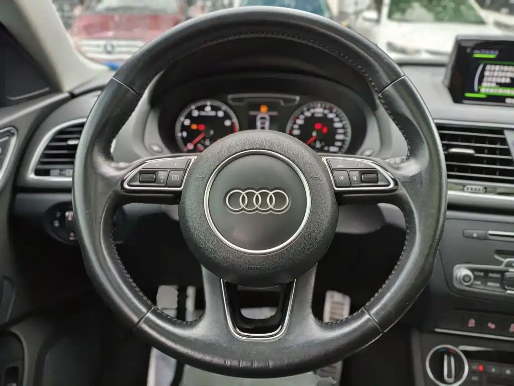 Audi Q3 2016 — фото 11