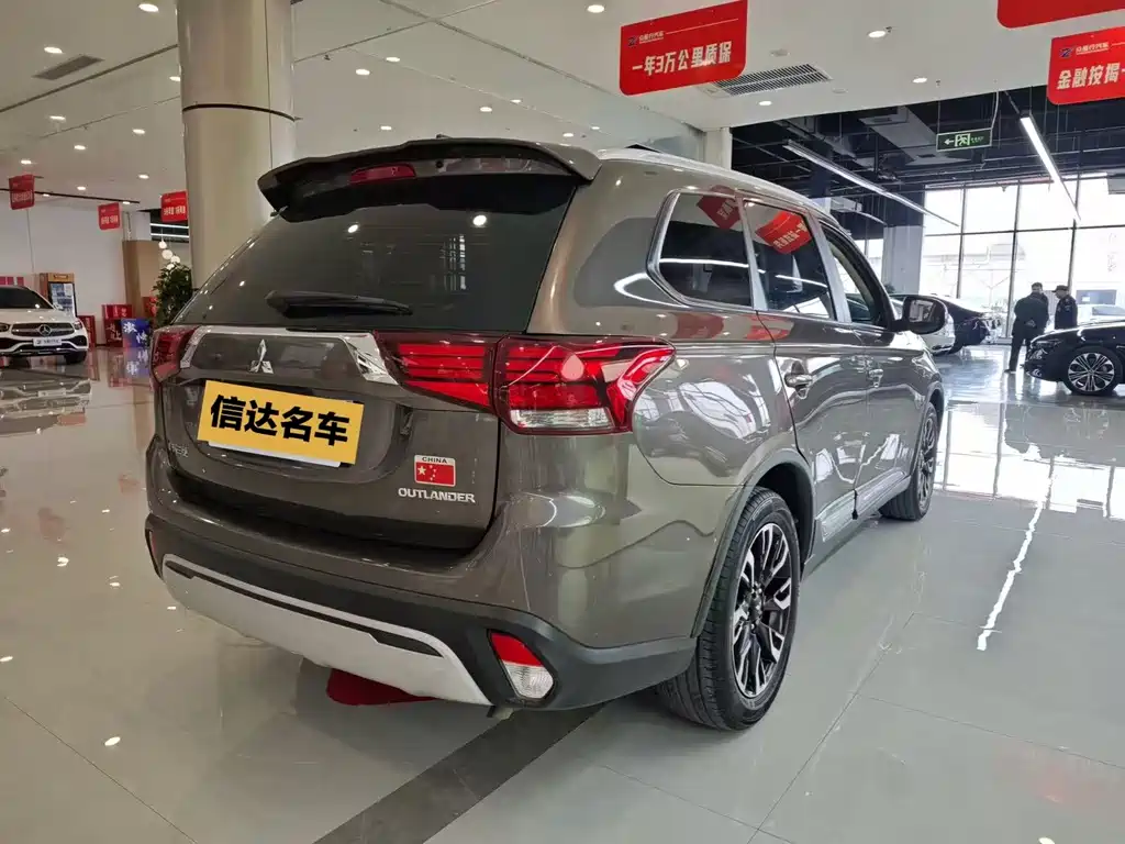 Mitsubishi Outlander 2019 — фото 6