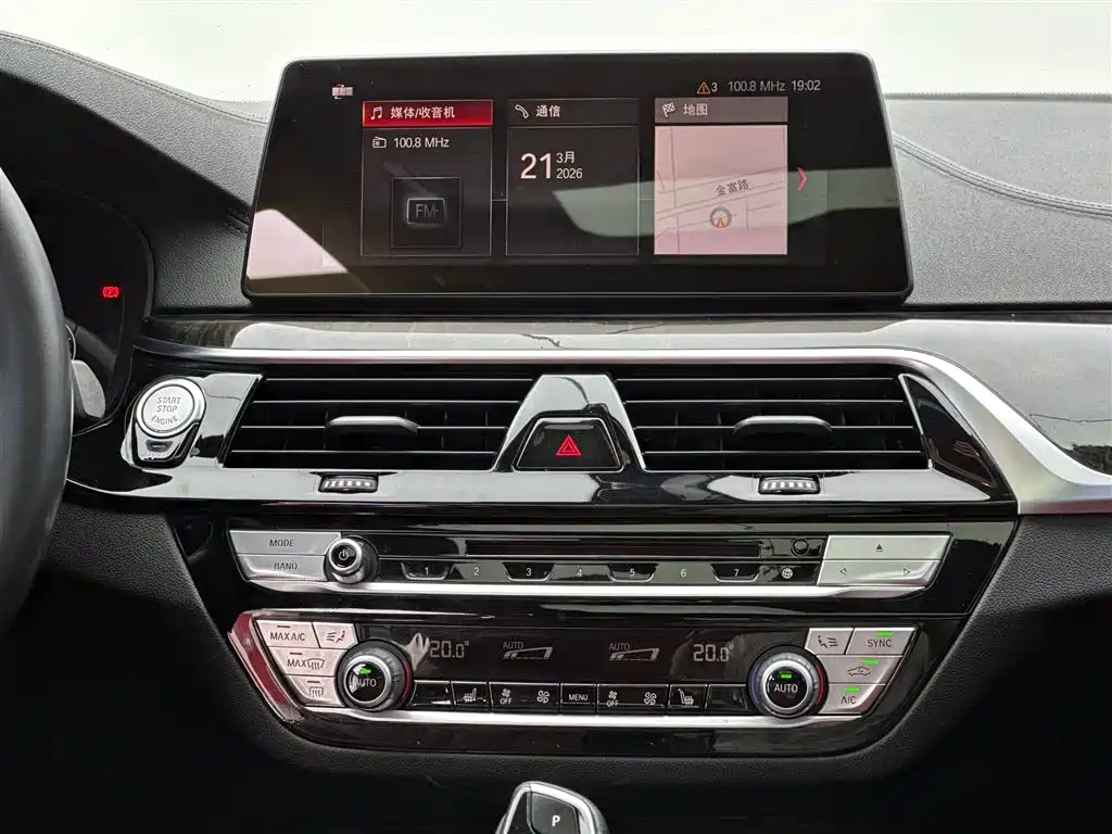BMW 5 Series 2019 — фото 10