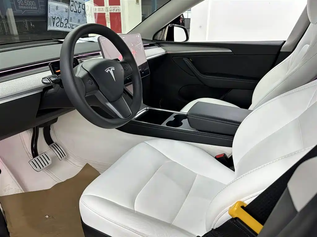 Tesla Model Y 2023 — фото 11