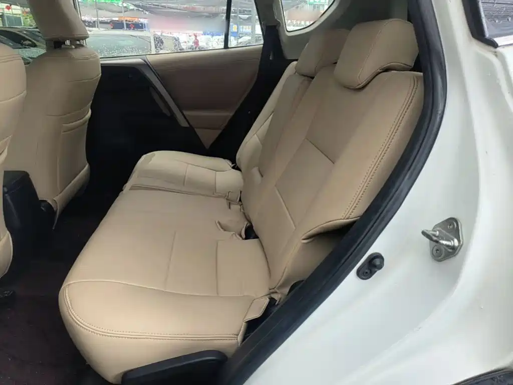 Toyota RAV4 2015 — фото 17