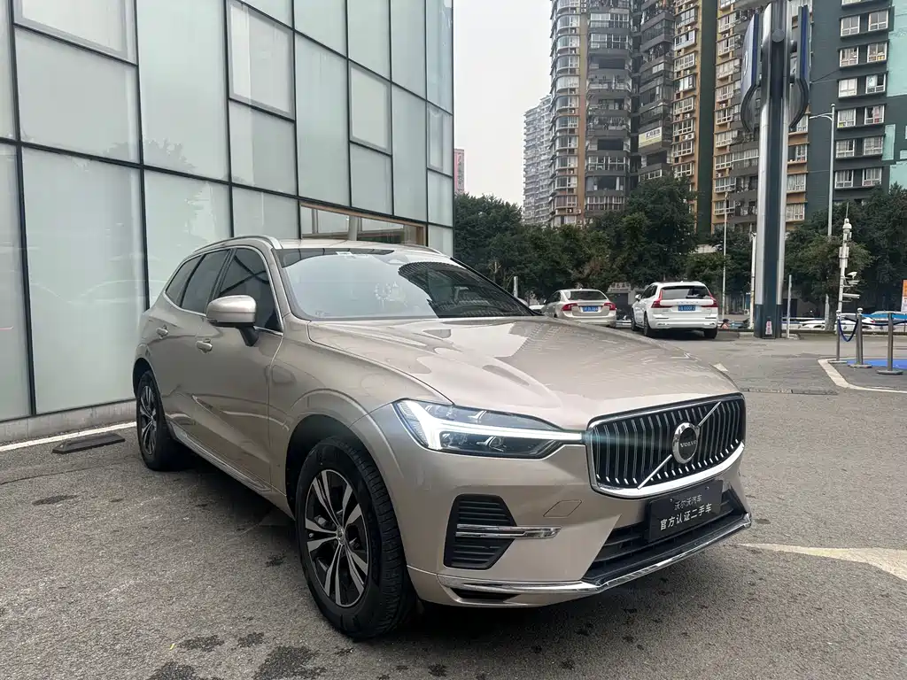 Volvo XC60 2022 — фото 3