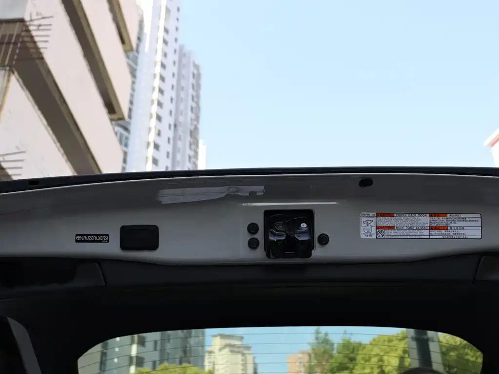 Toyota RAV4 2020 — фото 16