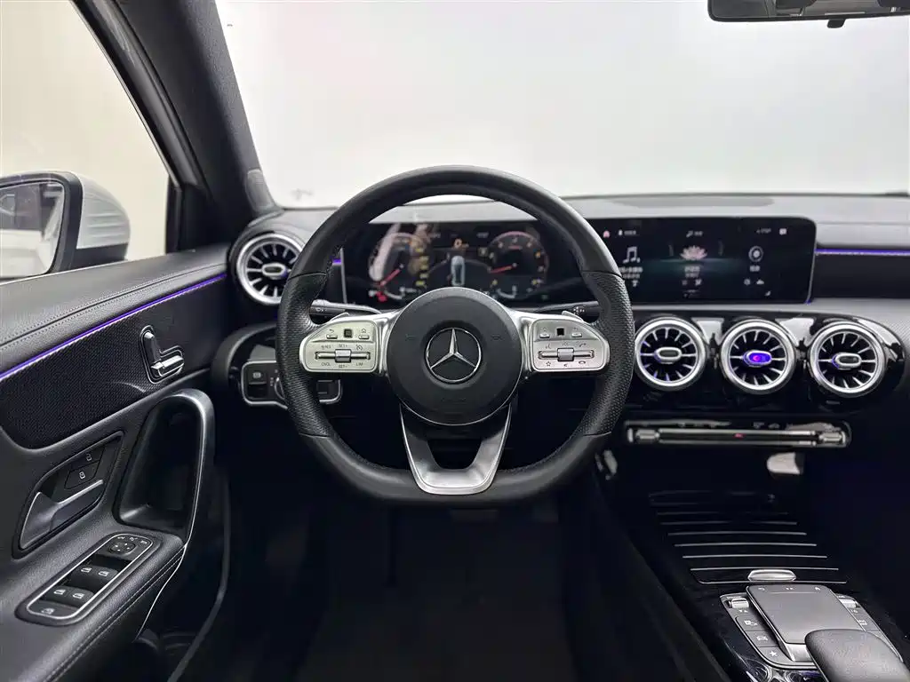 Mercedes-Benz A-Class 2020 — фото 9