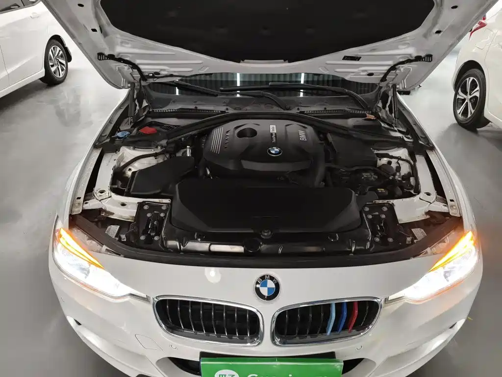 BMW 3 Series 2018 — фото 16