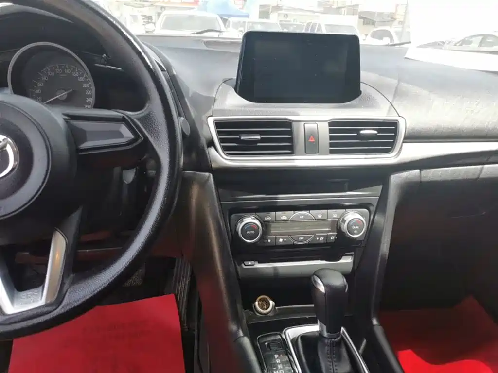 Mazda 3 Axela 2019 — фото 13