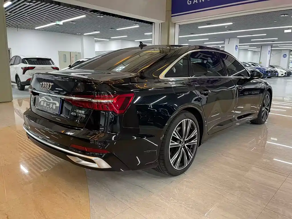 Audi A6L 2025 — фото 19