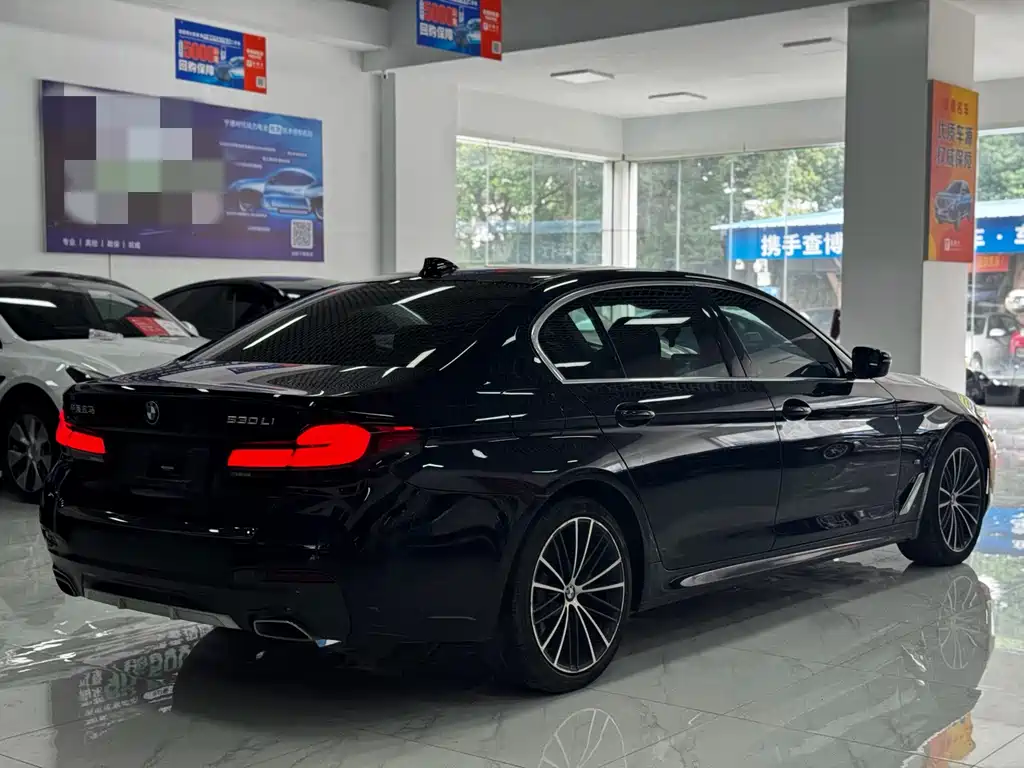 BMW 5 Series 2021 — фото 10