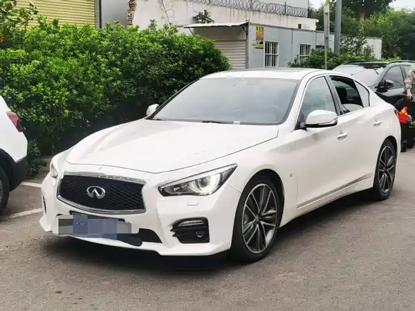 Infiniti Q50 2015